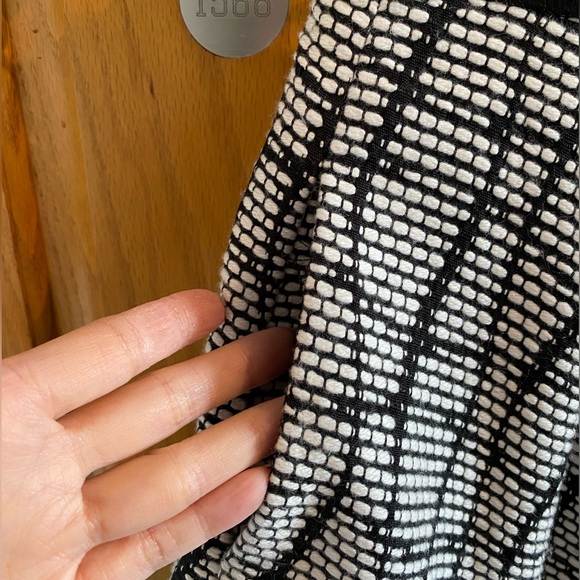 NWT Banana Republic Asymmetrical Jacquard Skirt - 0P - Picture 4 of 7